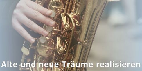 Bei uns können Sie Ihr Wunschinstrument erlernen oder vorherigen Unterricht fortsetzen. In freundlicher Atmosphäre wird der Unterricht individuell an Ihren Stand angepasst. Die Musiklehrperson wird den Lernprozess nach Ihren Bedürfnissen und Wünschen ausrichten. Mit dem Musikunterricht für Erwachsene bleiben Sie flexibel. Sie können sofort und jederzeit mit dem Unterricht beginnen und die einzelnen Unterrichtslektionen individuell mit der Lehrperson vereinbaren. 